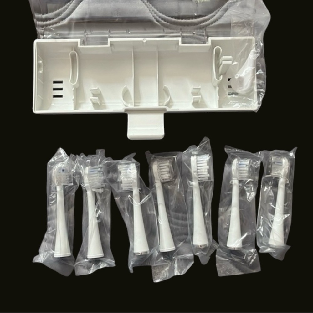 Waterpik ToothbrushTraveling Case & 7 Replacement Brush Heads